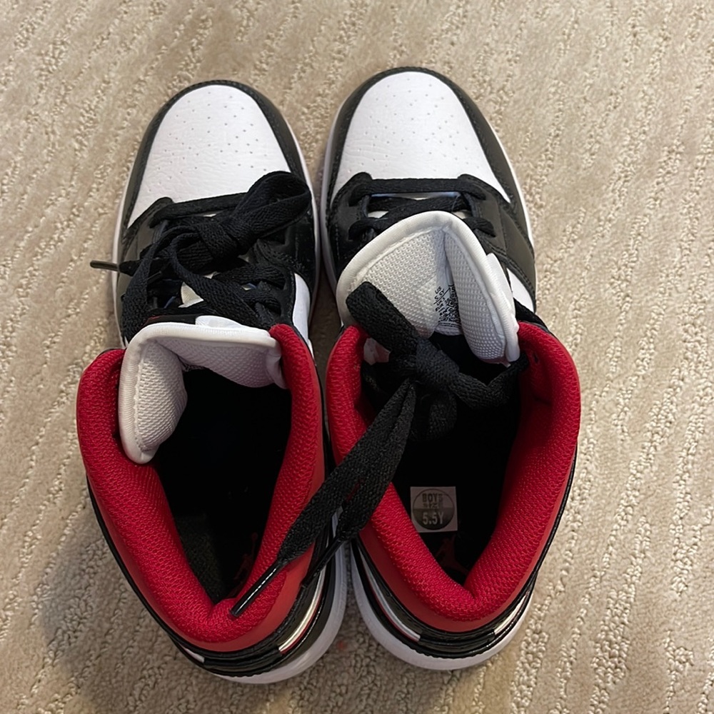 Red and black Jordan’s BRAND NEW never worn men’s 5.5 women’s 7.5